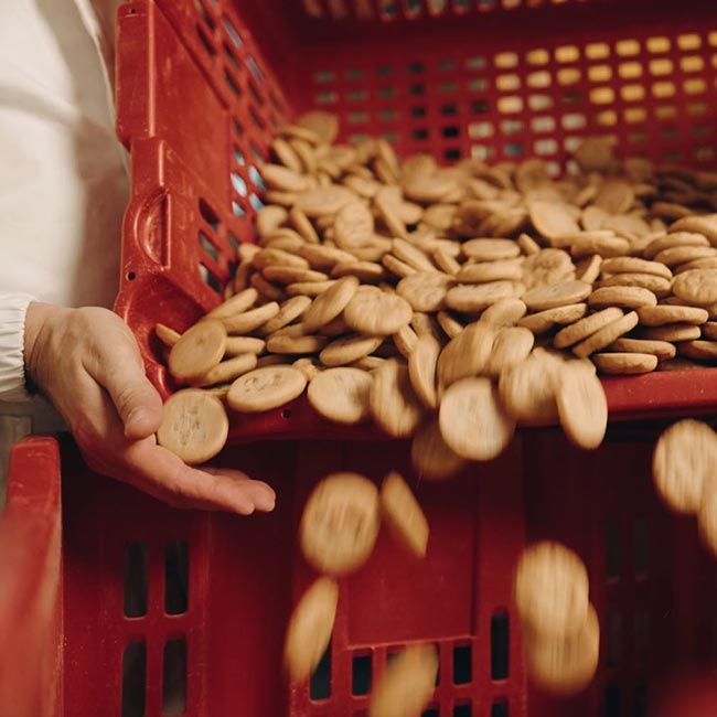 Herstellung von Schüttelbrot bei Fritz Felix in Bozen Südtirol