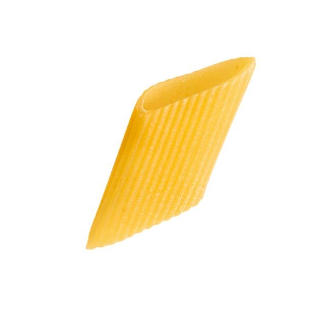 Pasta aus Bio-Hartweizengrieß Cappelli und Wasser aus den Dolomiten. Die fleischige, gerillte Textur der Pennoni passt sehr gut zu kräftigen Saucen.