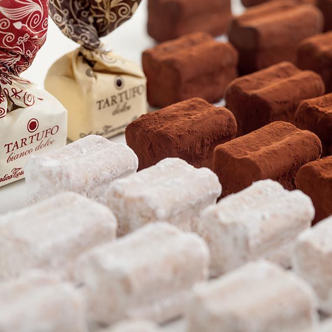 Feinste Tartufi Trüffelpralinen aus dem Piemont – handgefertigt von Antica Torroneria Piemontese mit Liebe und Tradition.