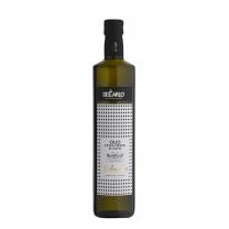 Extra vergine Olivenöl Classico De Carlo aus Apulien, erinnert im Duft ganz klar an frische Oliven, Mandeln und Artischocken.