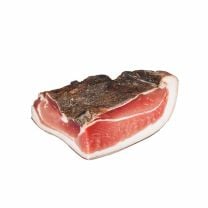 Viertel Stück Speck, geräuchert und mindestens 6 Monate in frischer Bergluft gereift aus der Metzgerei Kofler im Schnalstal.