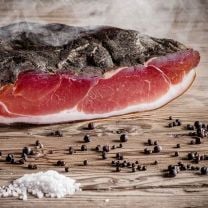Premium Traditionsspeck aus Südtirol – halbe Seite, 9 Monate gereift à 2,13kg
