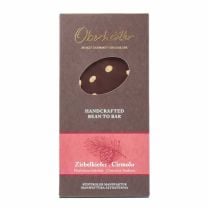 Handgeschöpfte Schokolade mit mind. 61% Kakao und Zirbelkernen gespickt sowie mit Südtiroler Zirbel-Öl verfeinert.