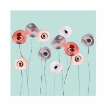 Die Lunch-Servietten „Soft Flowers“ von PPD zeigen zarte Blüten in Rosé- und Koralltönen auf mintgrünem Hintergrund.
