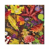 Farbenfrohe Papierservietten mit Herbstblättern, Pilzen und Beeren auf dunklem Hintergrund.