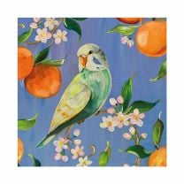 Serviette mit buntem Wellensittich, Orangen und Blüten – Design „Perruche et Oranges“ von Sophie Adde, ideal für sommerliche Tischdeko.