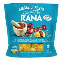 Frische, mit getrockneten Tomaten und Pinoli-Creme gefüllte Ravioli von Pasta Rana aus Verona, lecker und schnell zu zubereiten.