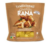 Gefüllte frische Ravioli von Giovanni Rana mit cremigem Hähnchen, Käse und Rosmarin.