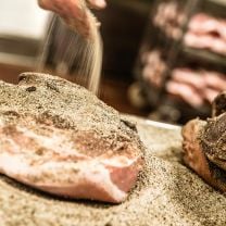 Premium Traditionsspeck aus Südtirol – halbe Seite, 9 Monate gereift à 2,13kg