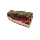 Brettlspeck aus Südtirol mit dreiseitigem Anschnitt, feiner Marmorierung und würzigem Kräutermantel.