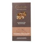 Handgeschöpfte Vollmilchschokolade mit mind. 40% Kakao und knusprigen Schüttelbrotstückchen.