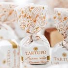 Zarte Tartufo Panna Cotta Trüffelpralinen von Antica Torroneria Piemontese – cremige weiße Schokolade ohne Stückchen aus dem Piemont.
