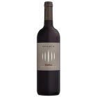 Südtiroler Merlot DOC von der Kellerei Tramin – kräftiger Rotwein mit fruchtiger Tiefe und eleganter Struktur.