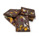 Feinbitter Schokolade mit Minzegeschmack und zartem Blütendekor