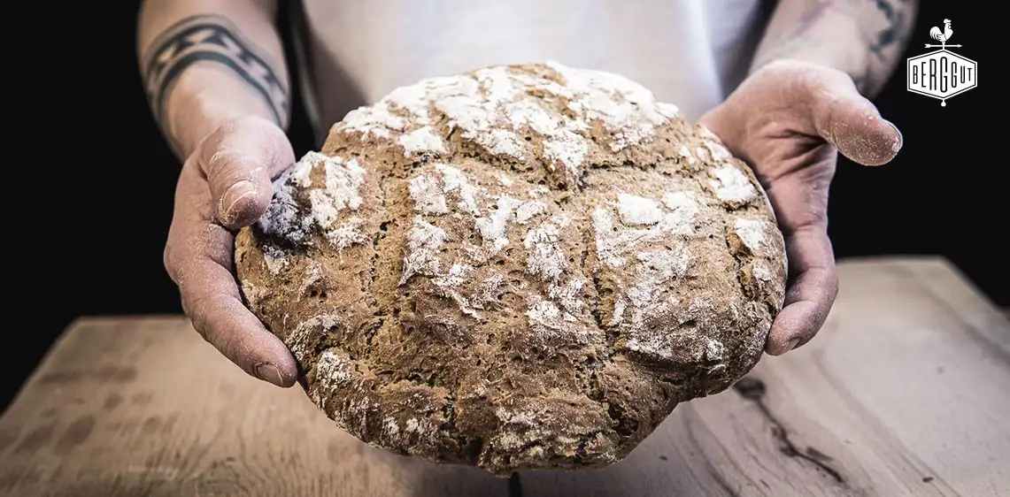 Schüttelbrot und Südtiroler Brot aus Sauerteig